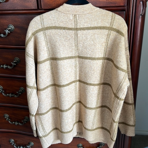 Cardigan - Picture 6 of 8